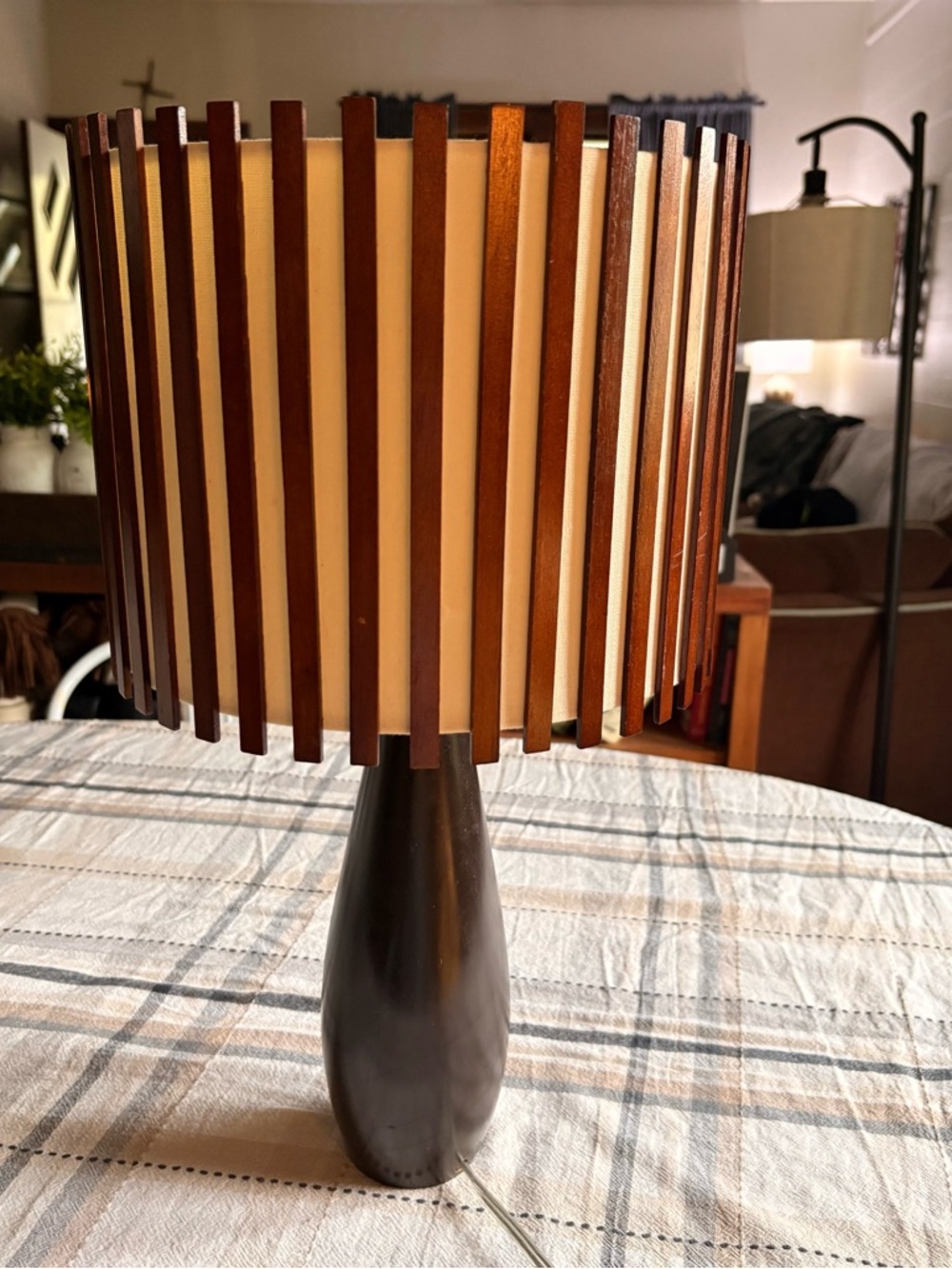Mid-Century Modern Retro Style Wooden Table Lamp with Wood Slatted Shade